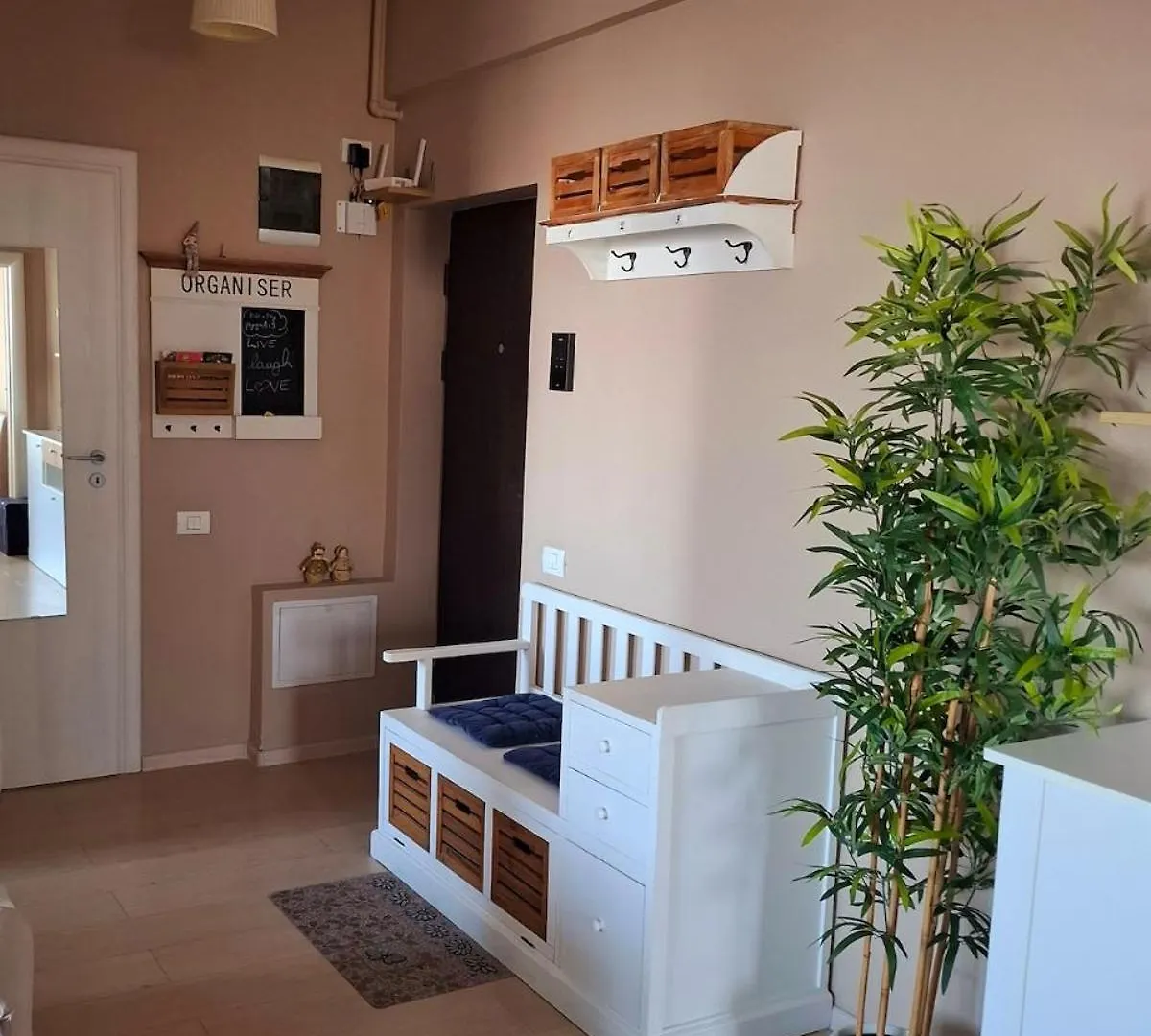 Homey Apartment Vacaresti Bucharest